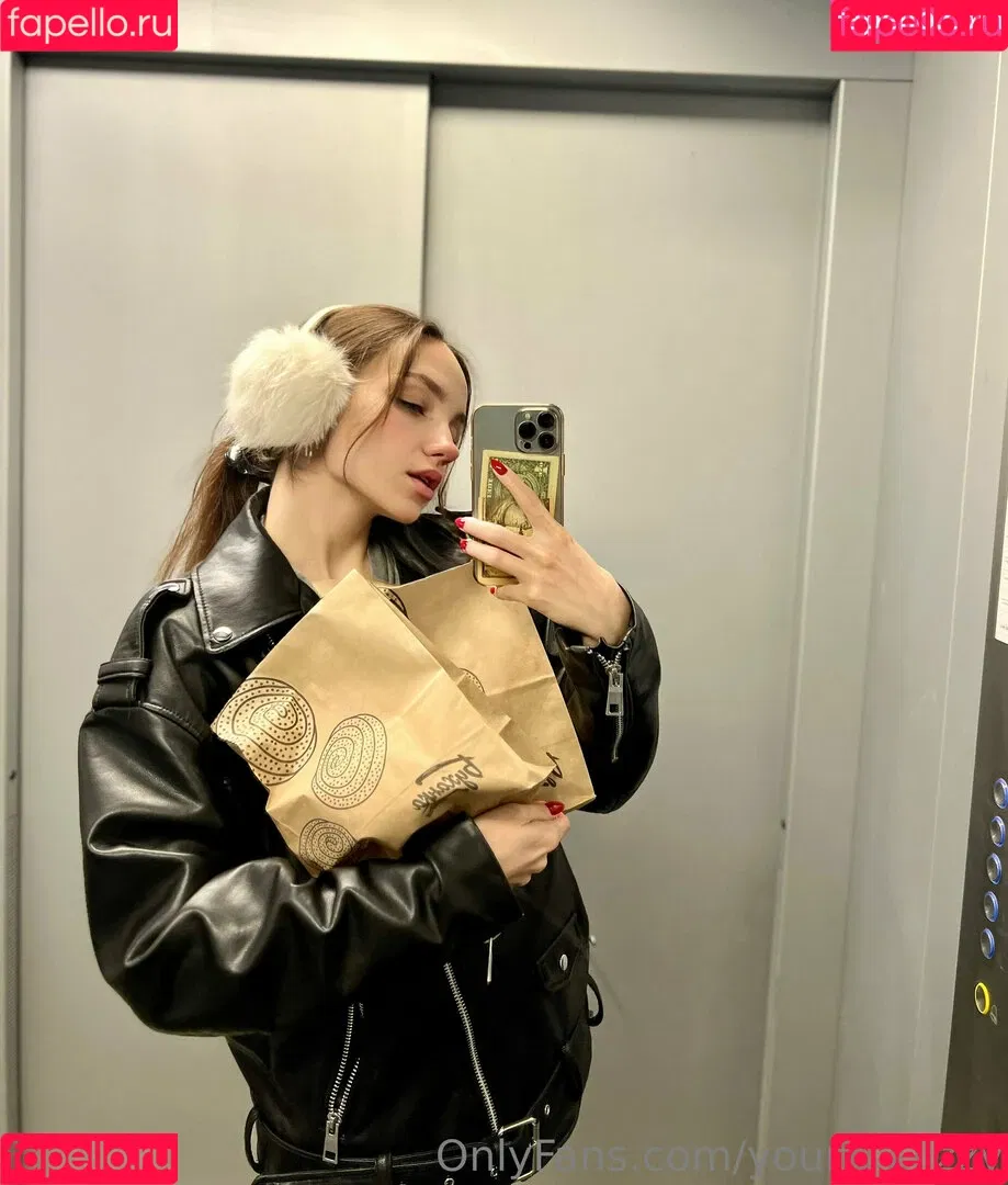 youngy.lizzy Onlyfans Photo Gallery 