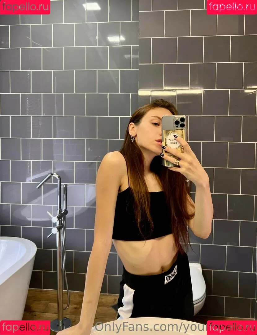 youngy.lizzy Onlyfans Photo Gallery 