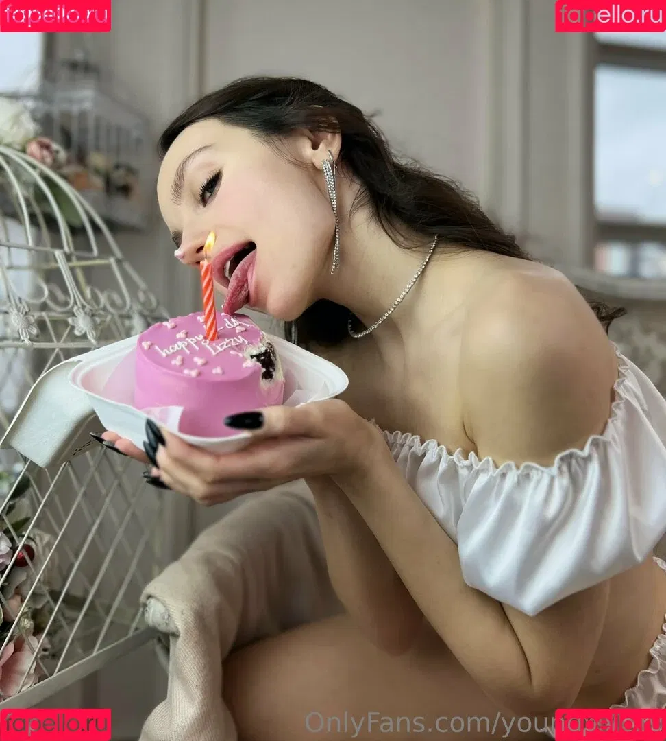 youngy.lizzy Onlyfans Photo Gallery 