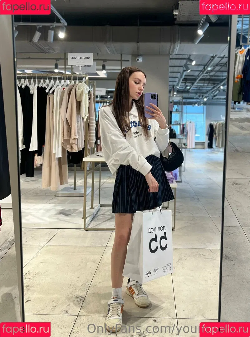 youngy.lizzy Onlyfans Photo Gallery 