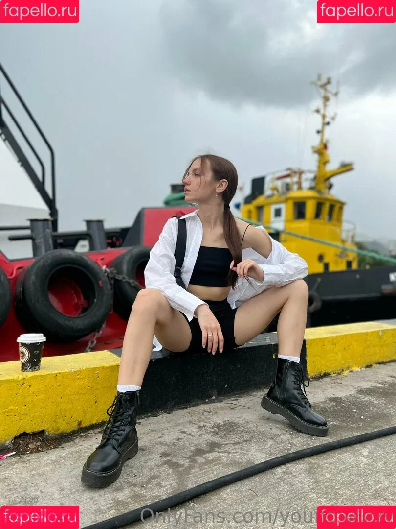 youngy.lizzy Onlyfans Photo Gallery 