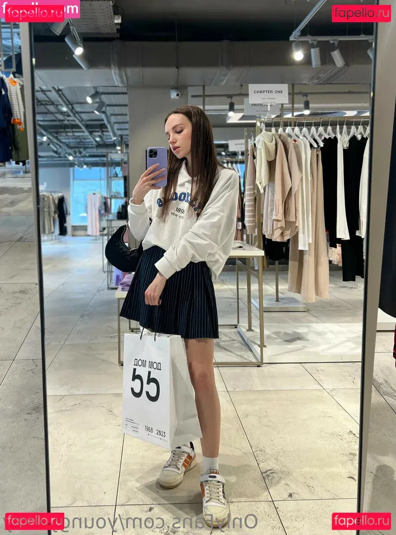 youngy.lizzy Onlyfans Photo Gallery 