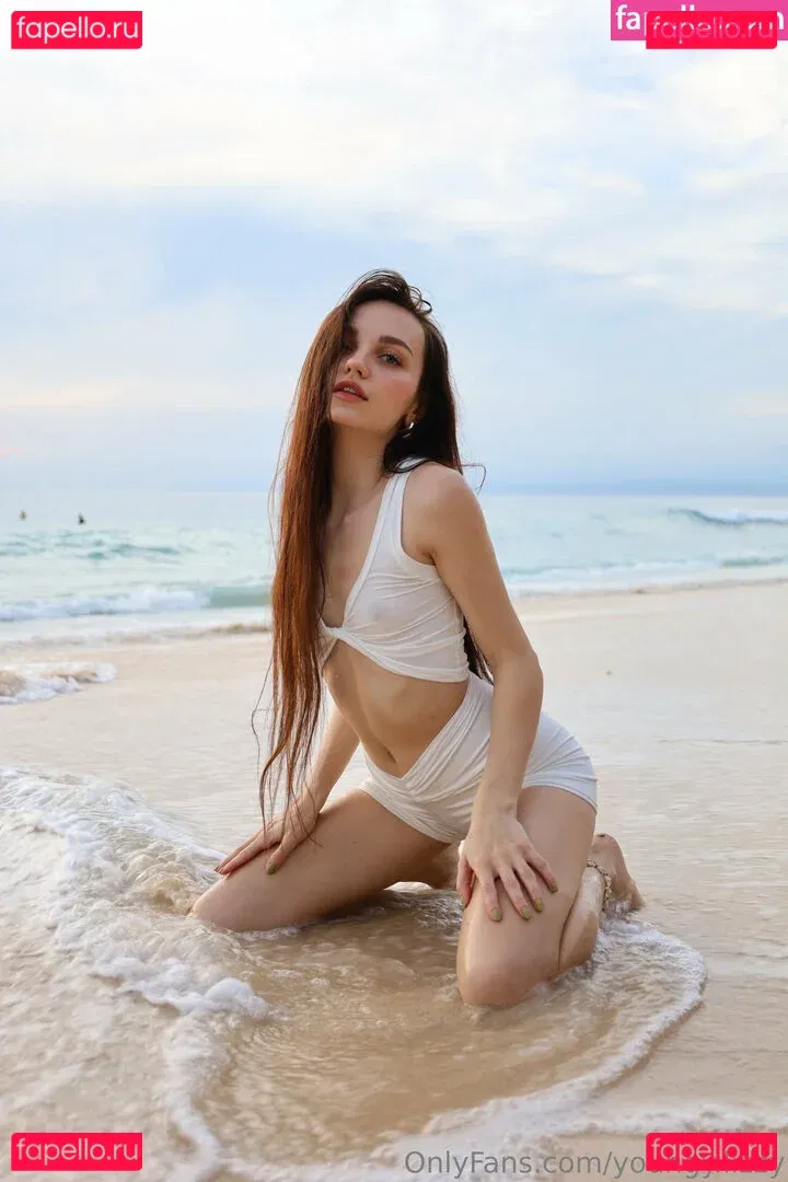 youngy.lizzy Onlyfans Photo Gallery 