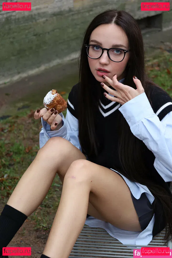 youngy.lizzy Onlyfans Photo Gallery 