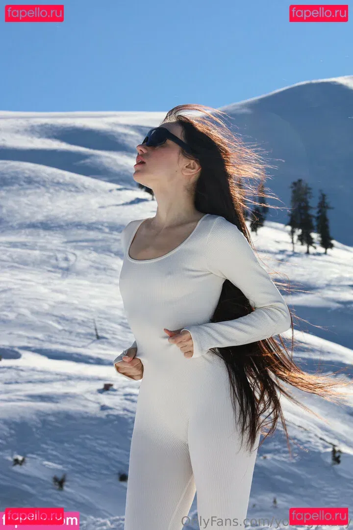 youngy.lizzy Onlyfans Photo Gallery 