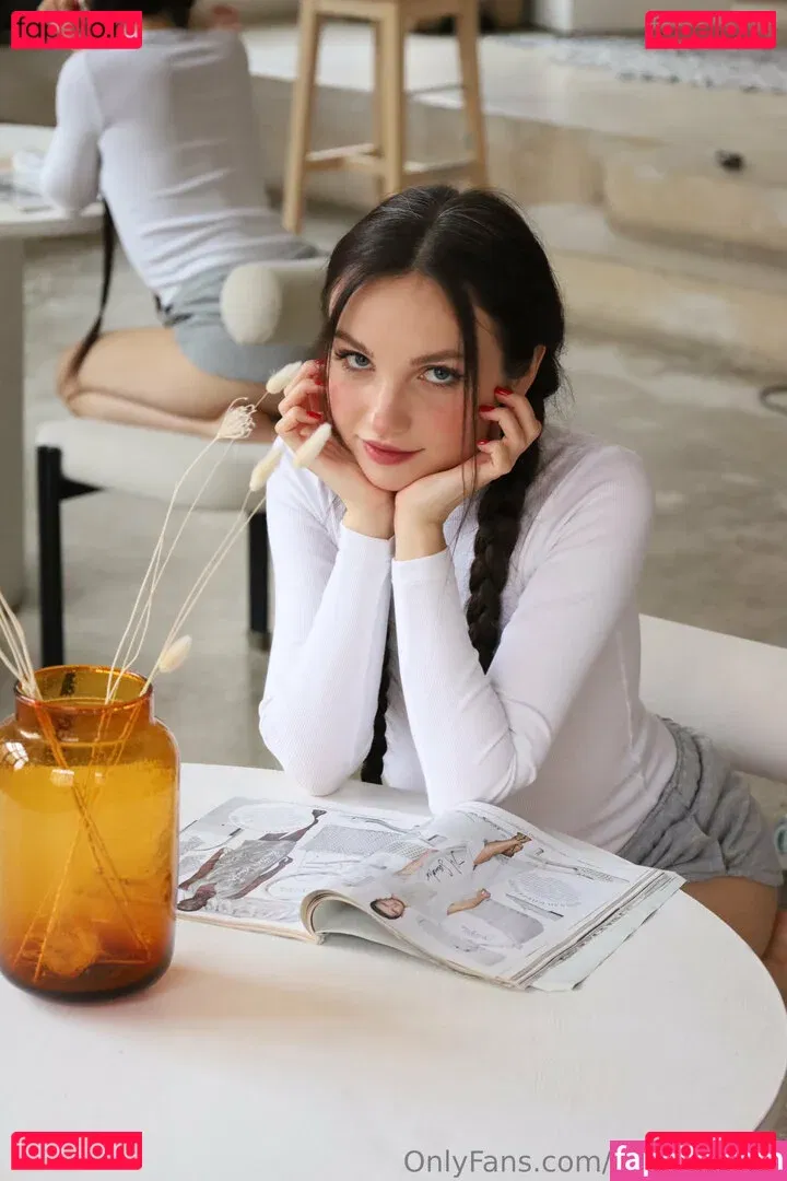 youngy.lizzy Onlyfans Photo Gallery 