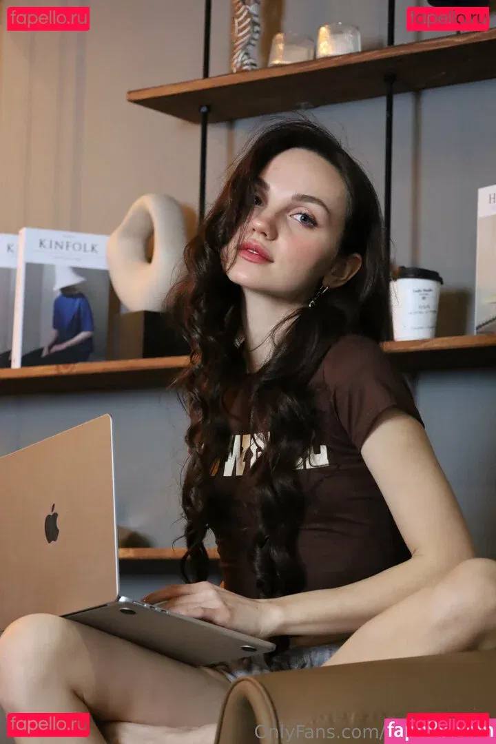 youngy.lizzy Onlyfans Photo Gallery 