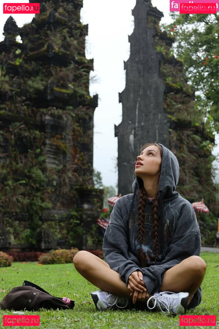 youngy.lizzy Onlyfans Photo Gallery 