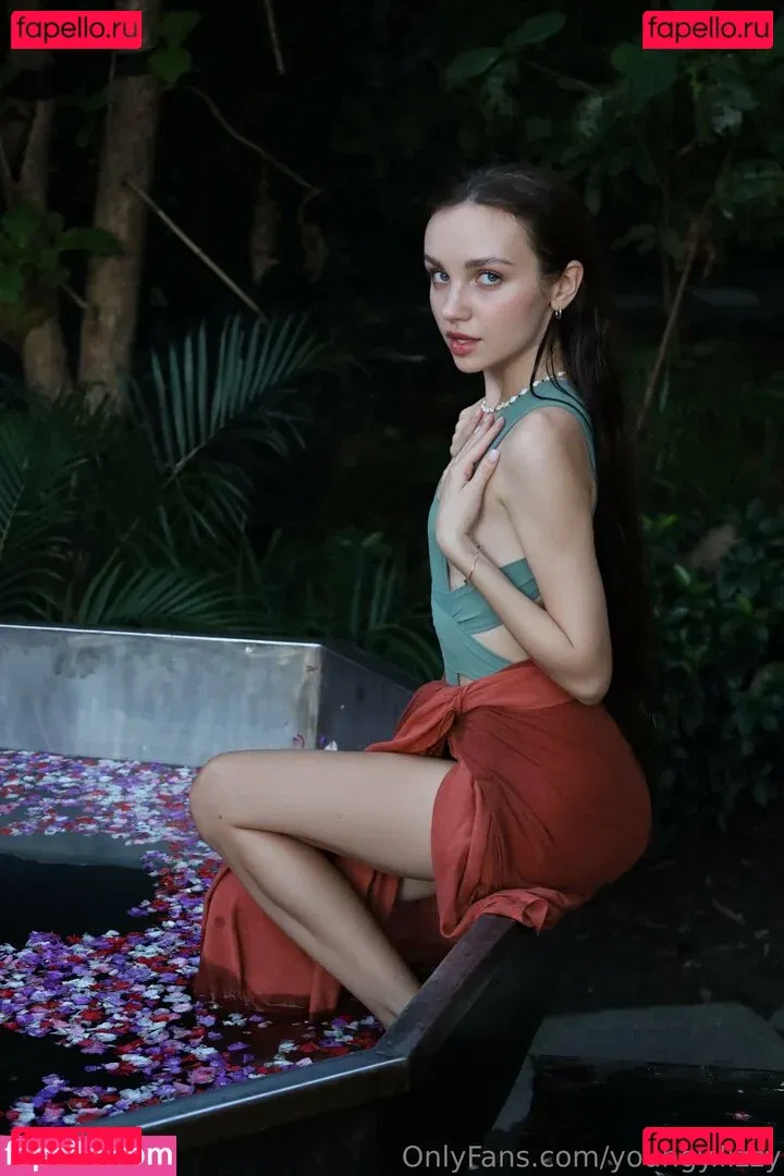 youngy.lizzy Onlyfans Photo Gallery 