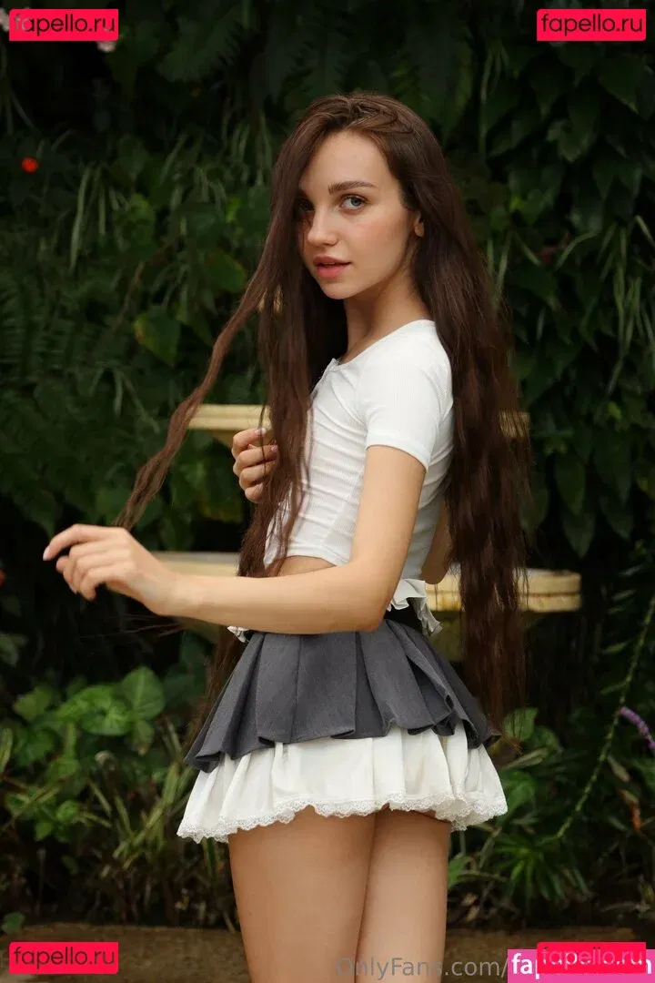 youngy.lizzy Onlyfans Photo Gallery 