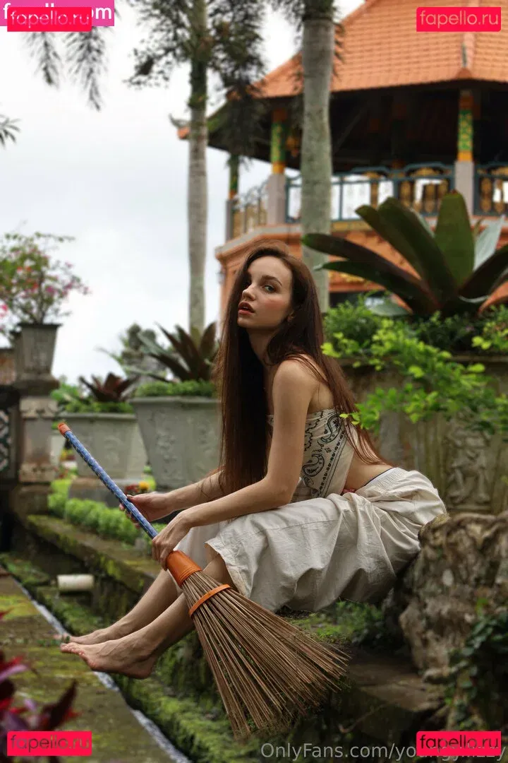 youngy.lizzy Onlyfans Photo Gallery 