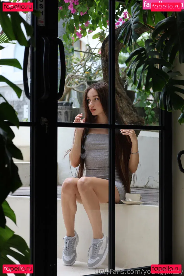 youngy.lizzy Onlyfans Photo Gallery 