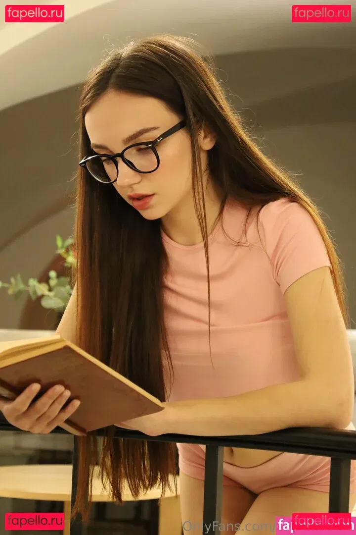 youngy.lizzy Onlyfans Photo Gallery 