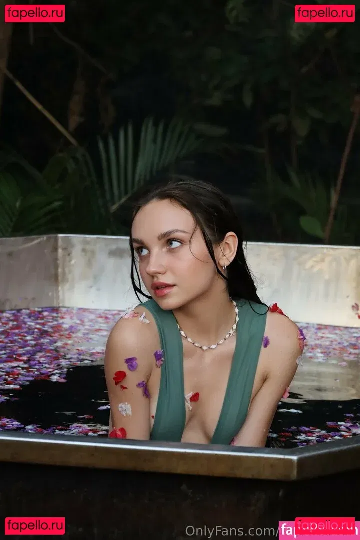 youngy.lizzy Onlyfans Photo Gallery 