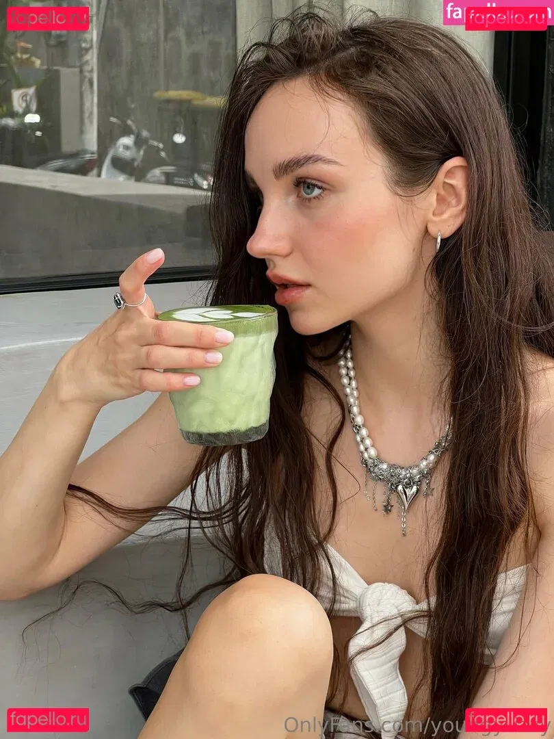 youngy.lizzy Onlyfans Photo Gallery 