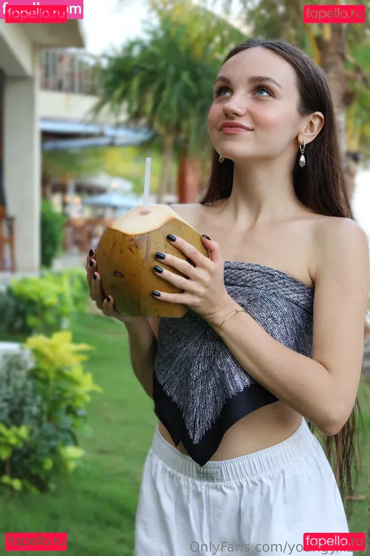 youngy.lizzy Onlyfans Photo Gallery 