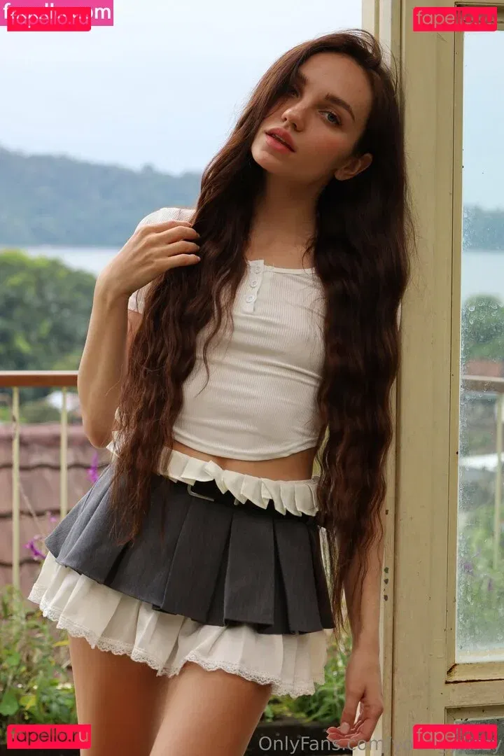 youngy.lizzy Onlyfans Photo Gallery 