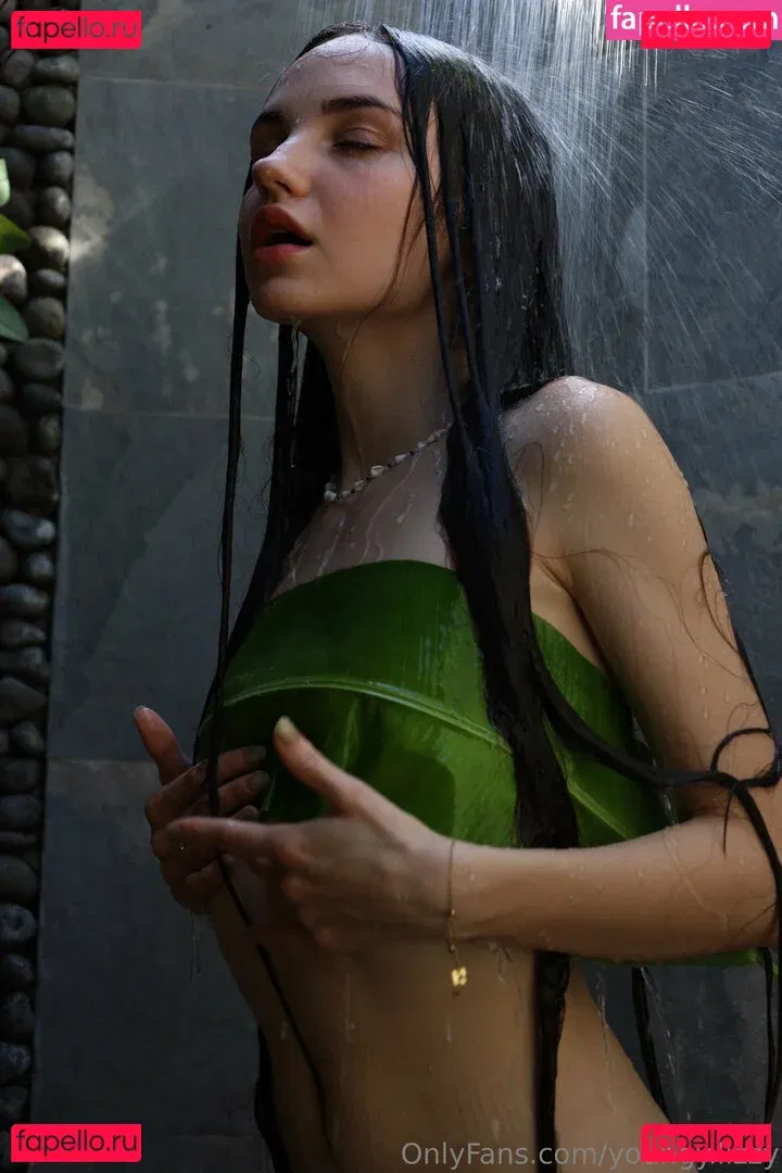 youngy.lizzy Onlyfans Photo Gallery 