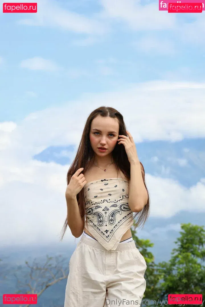 youngy.lizzy Onlyfans Photo Gallery 