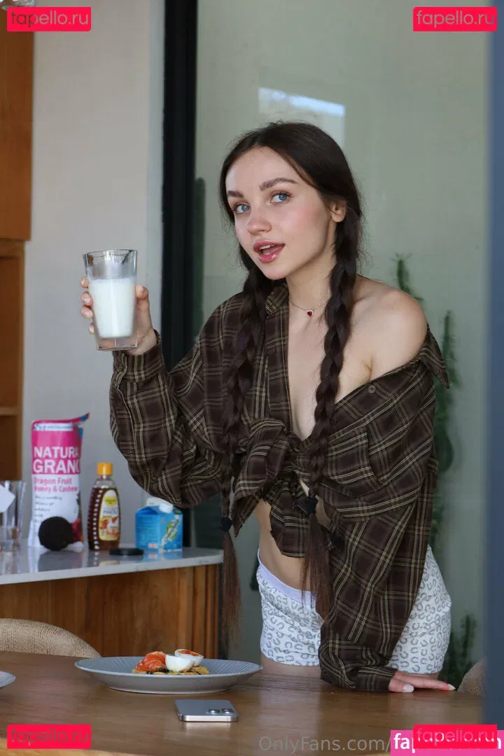 youngy.lizzy Onlyfans Photo Gallery 