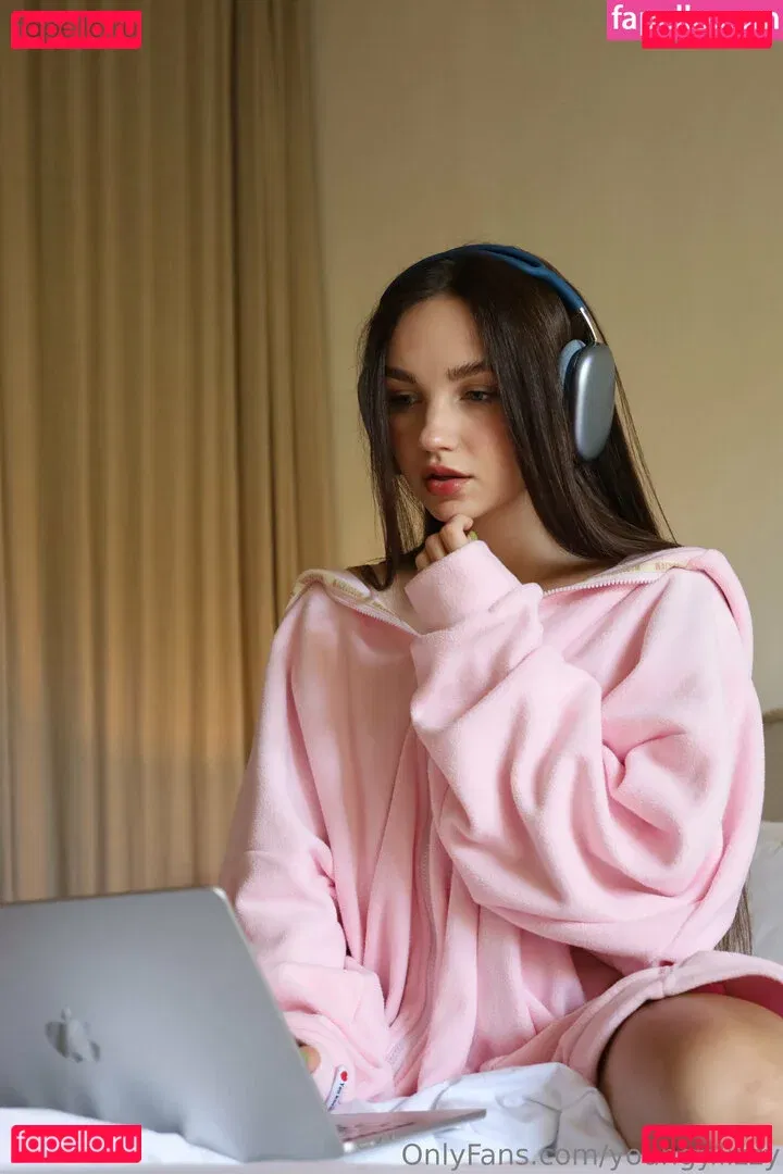 youngy.lizzy Onlyfans Photo Gallery 