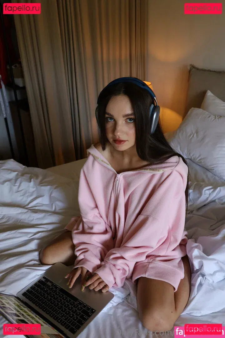 youngy.lizzy Onlyfans Photo Gallery 