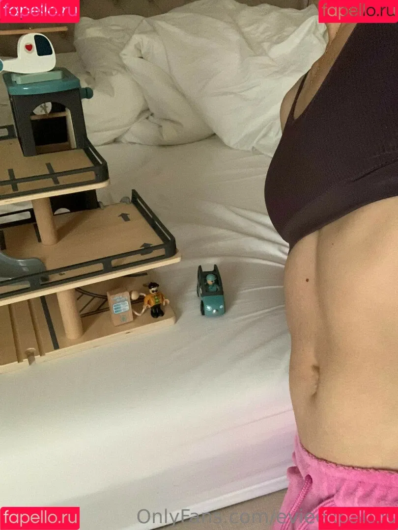 evieexpands Onlyfans Photo Gallery 
