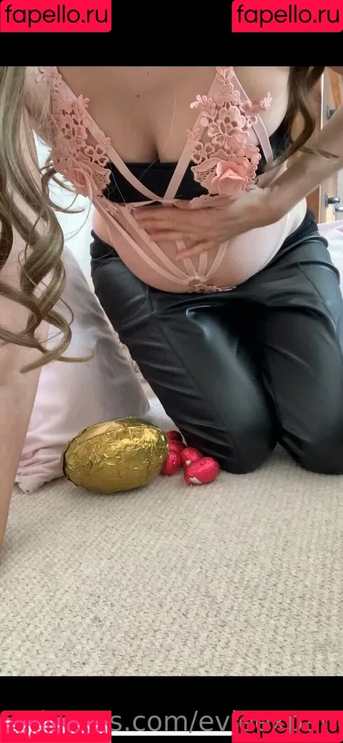 evieexpands Onlyfans Photo Gallery 