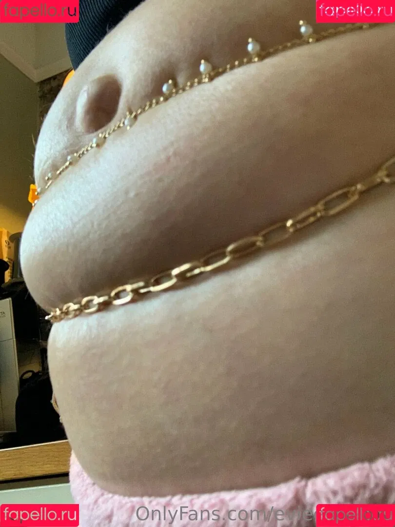 evieexpands Onlyfans Photo Gallery 