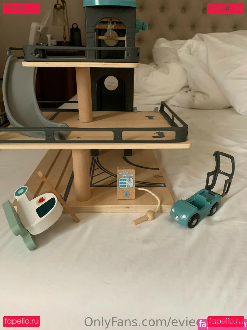 evieexpands Onlyfans Photo Gallery 