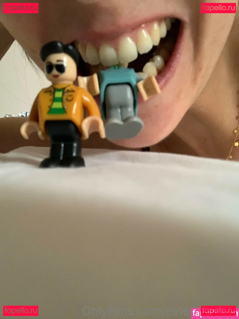 evieexpands Onlyfans Photo Gallery 