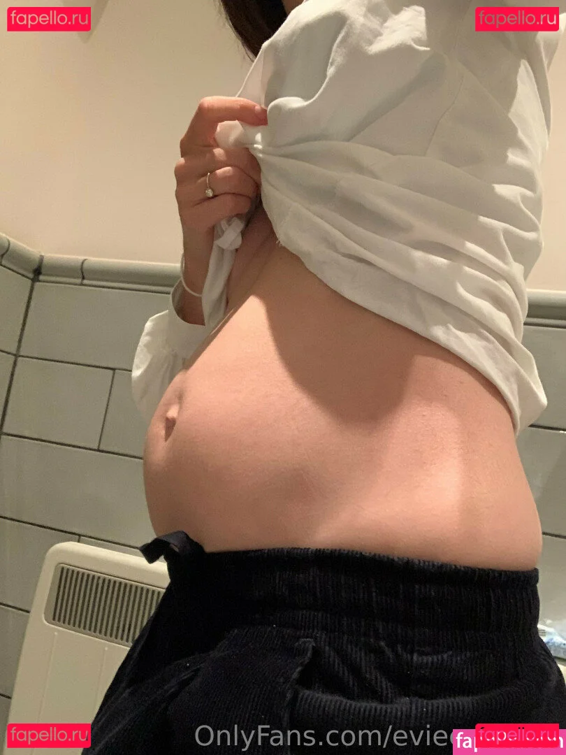 evieexpands Onlyfans Photo Gallery 