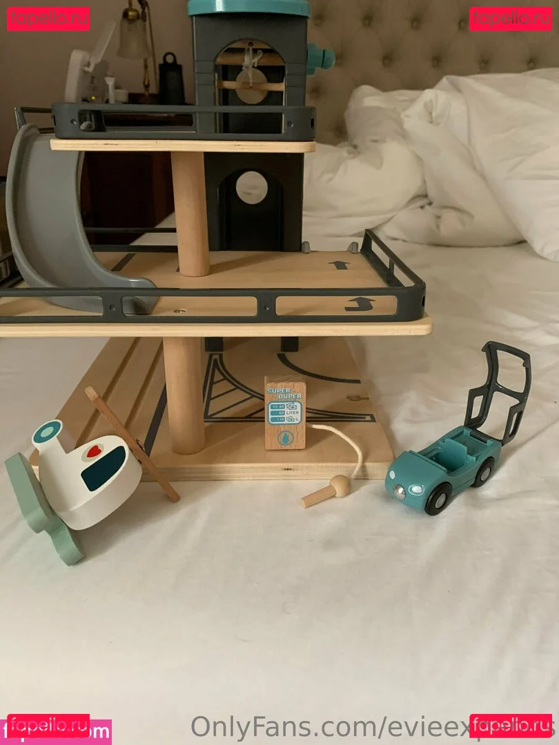 evieexpands Onlyfans Photo Gallery 