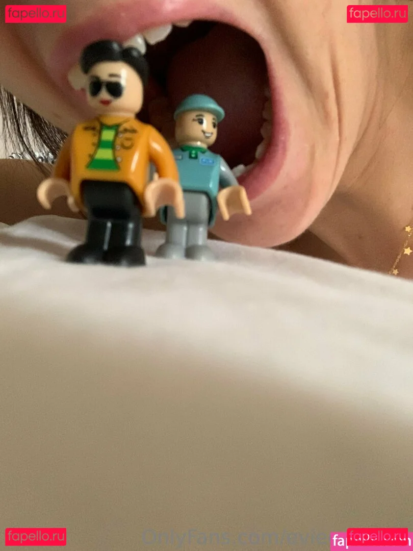 evieexpands Onlyfans Photo Gallery 