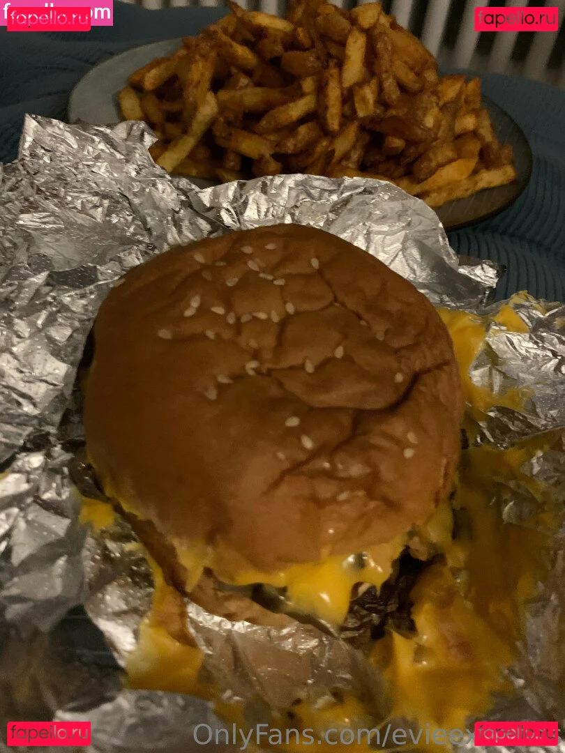 evieexpands Onlyfans Photo Gallery 