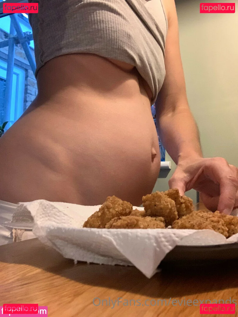 evieexpands Onlyfans Photo Gallery 