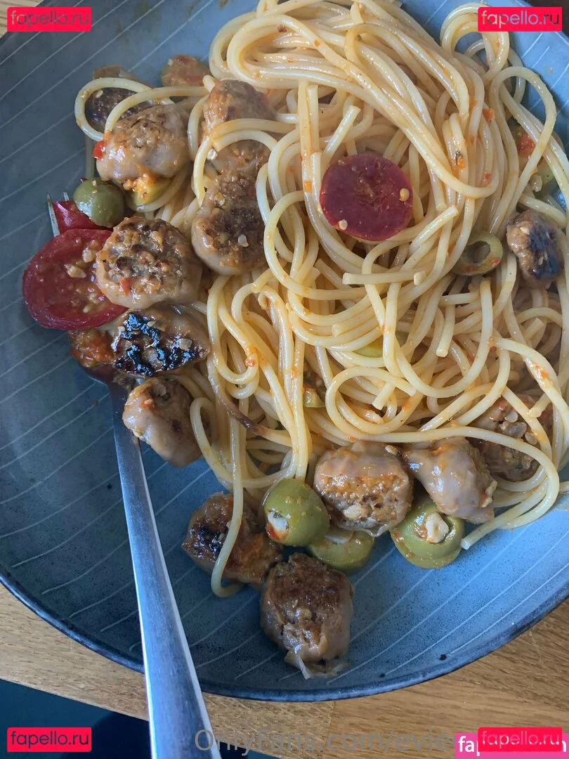 evieexpands Onlyfans Photo Gallery 