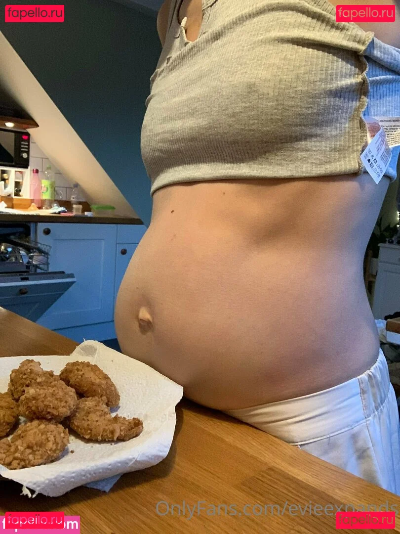 evieexpands Onlyfans Photo Gallery 