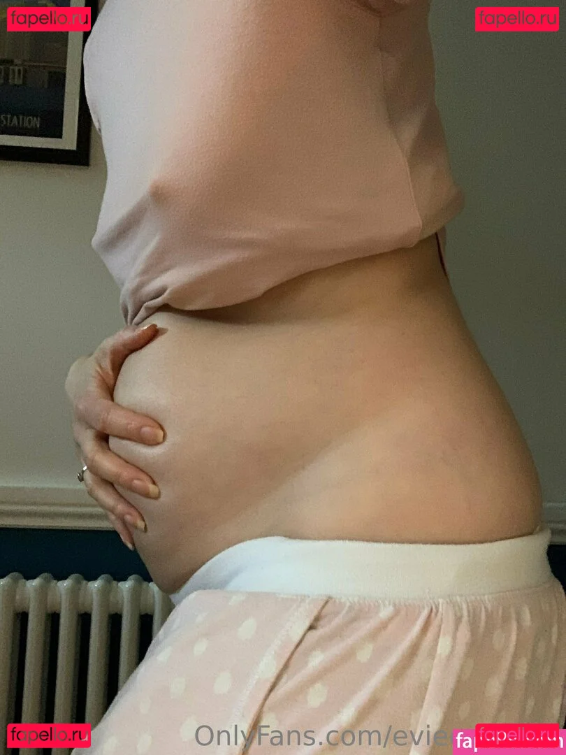 evieexpands Onlyfans Photo Gallery 