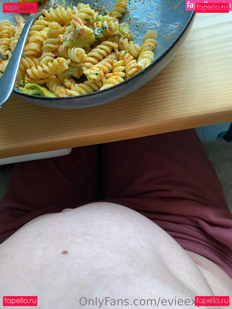 evieexpands Onlyfans Photo Gallery 