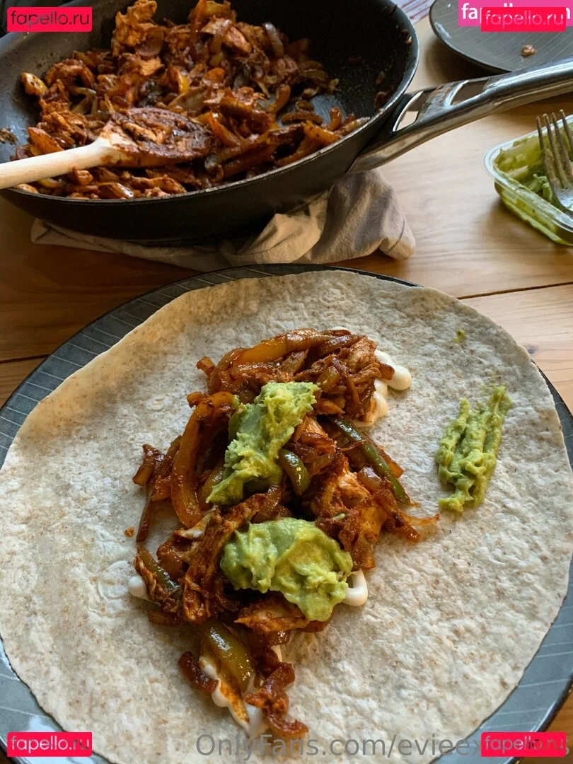 evieexpands Onlyfans Photo Gallery 