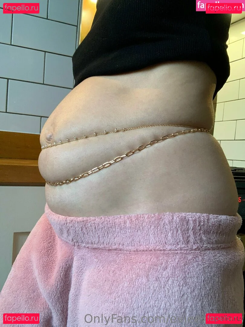 evieexpands Onlyfans Photo Gallery 