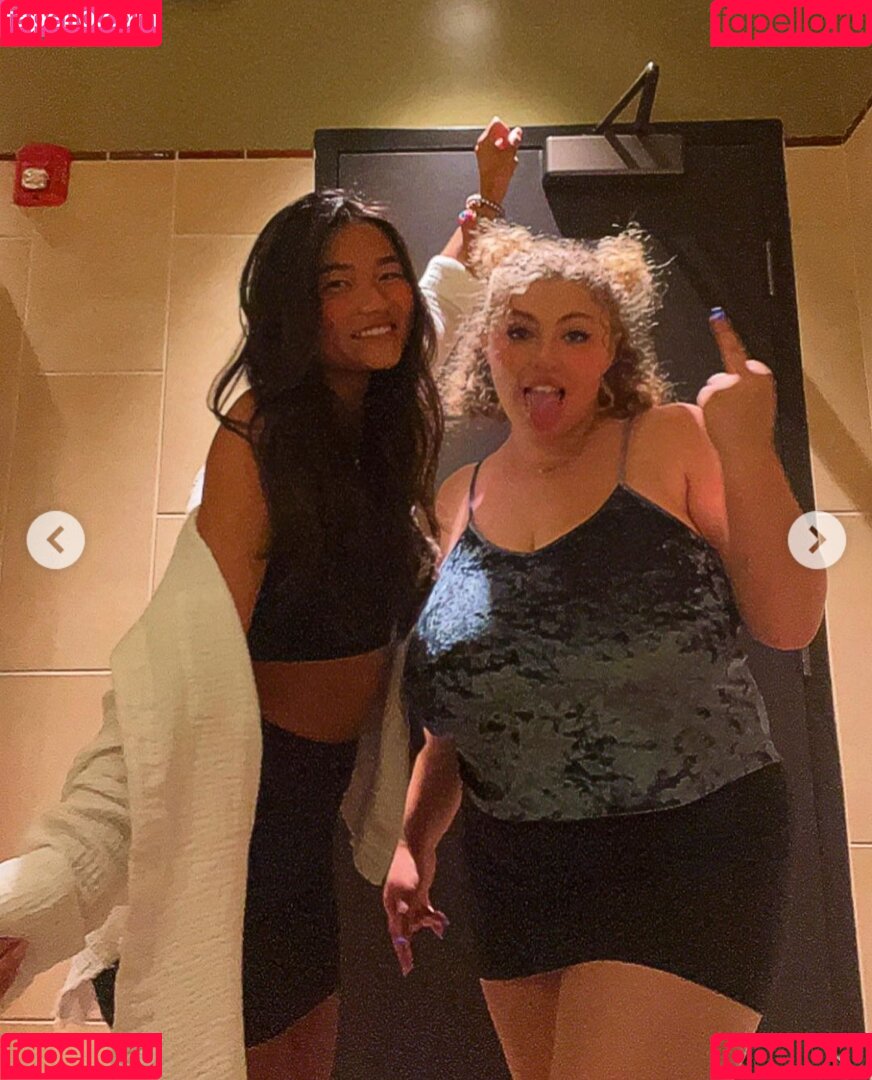 Sophia A Onlyfans Photo Gallery 