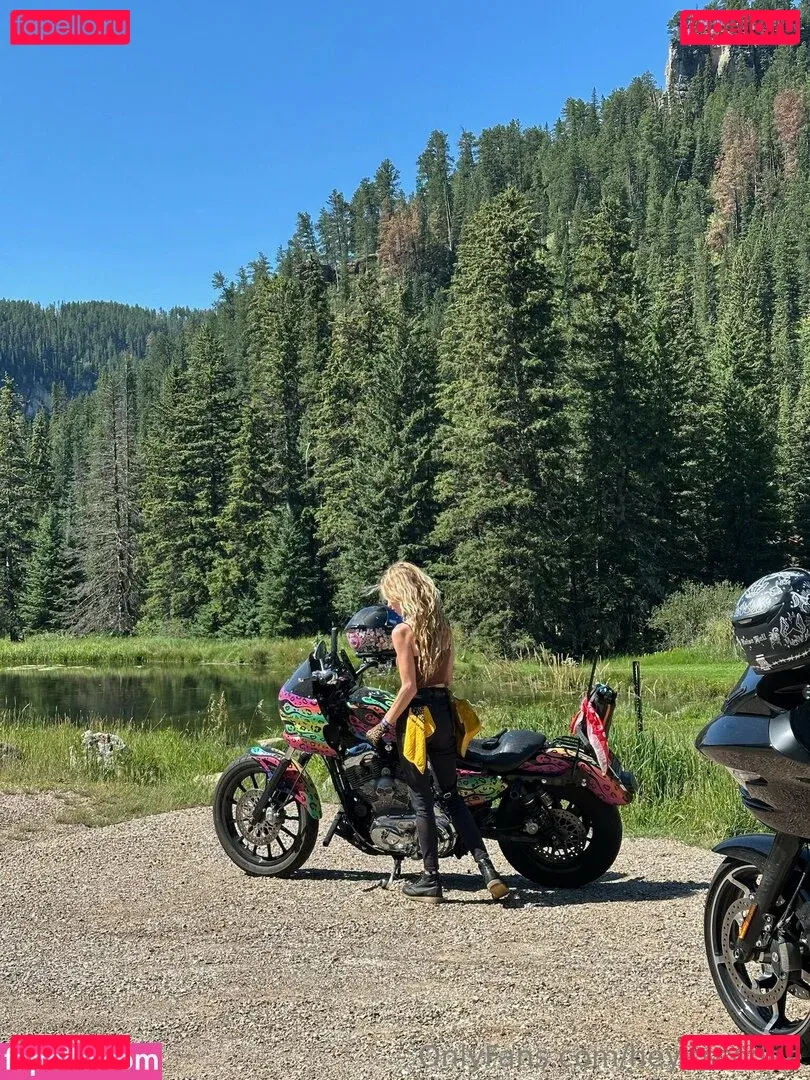 heyitscodee Onlyfans Photo Gallery 