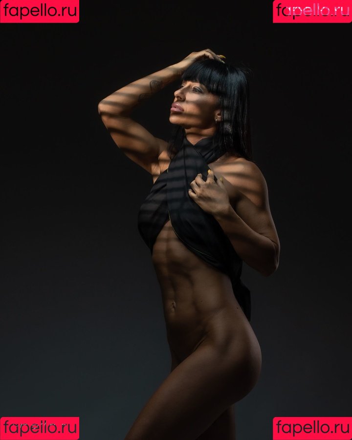 Yuli Giller Onlyfans Photo Gallery 