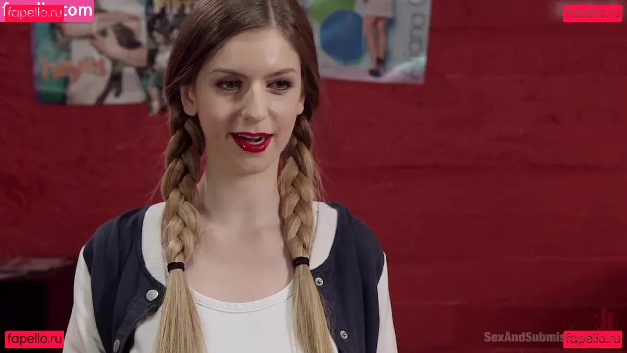 Stella Cox Onlyfans Photo Gallery 