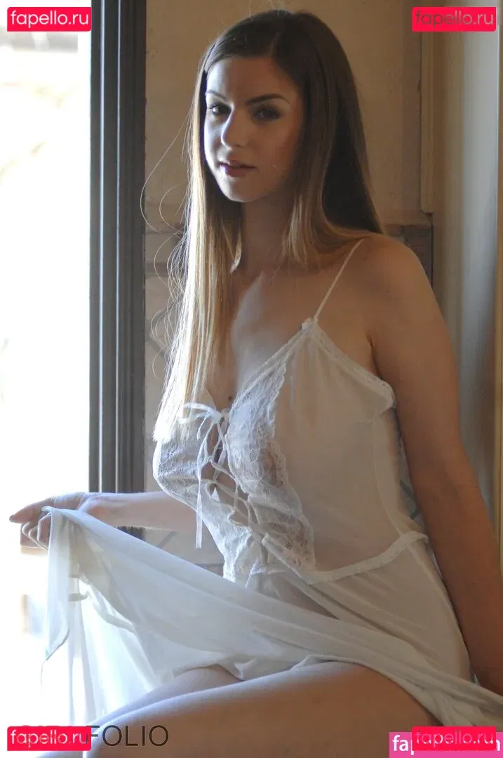 Stella Cox Onlyfans Photo Gallery 