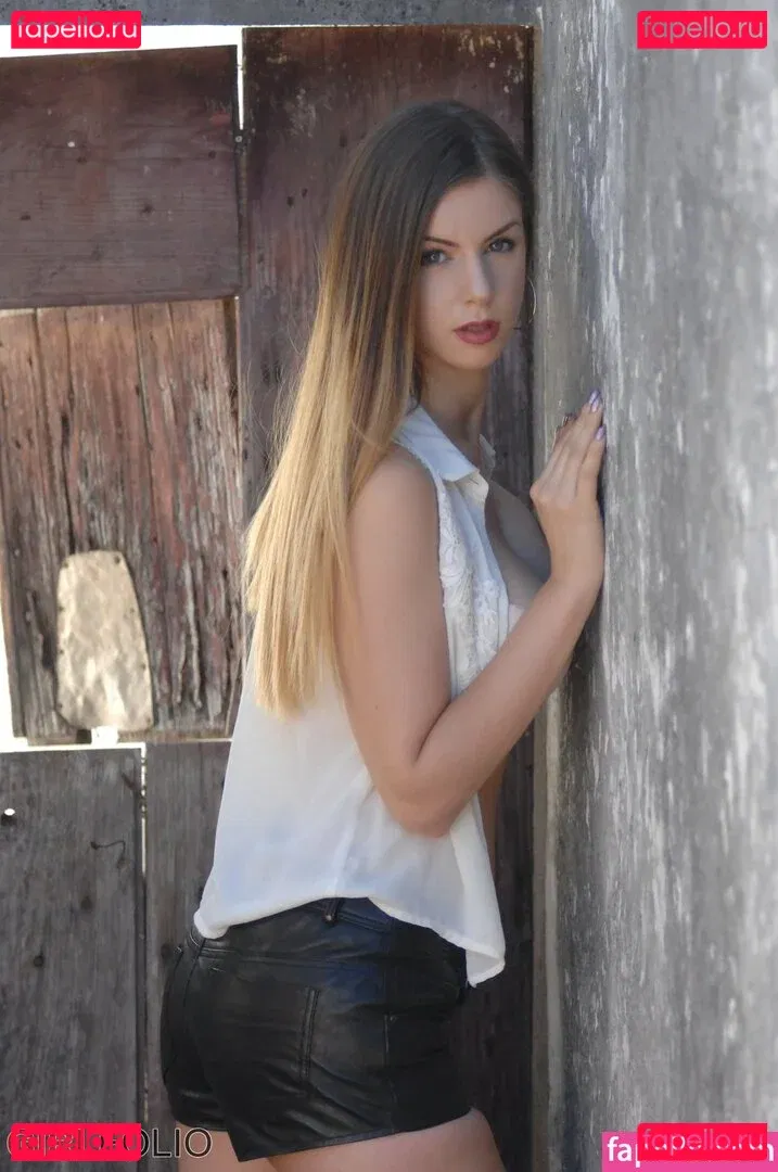 Stella Cox Onlyfans Photo Gallery 