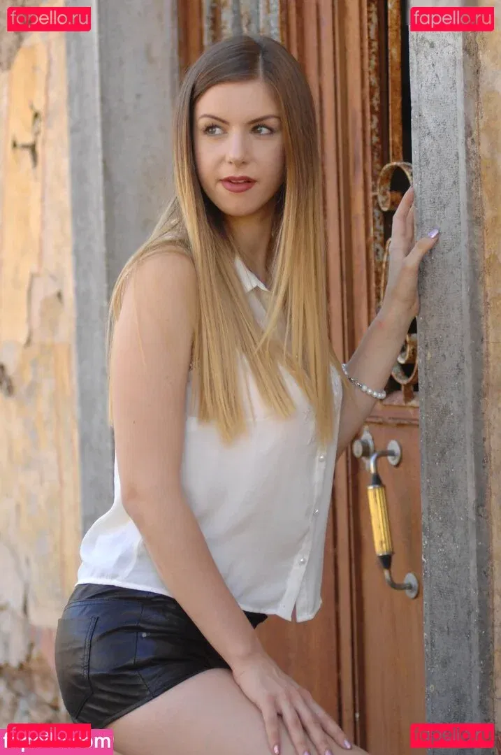 Stella Cox Onlyfans Photo Gallery 
