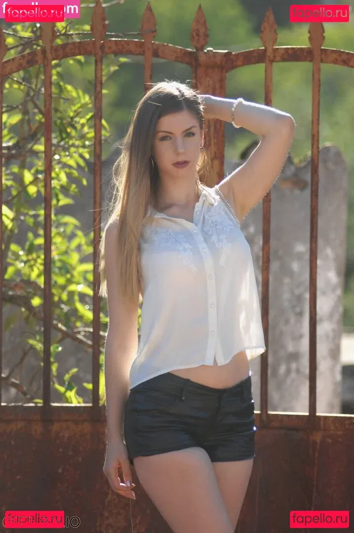 Stella Cox Onlyfans Photo Gallery 